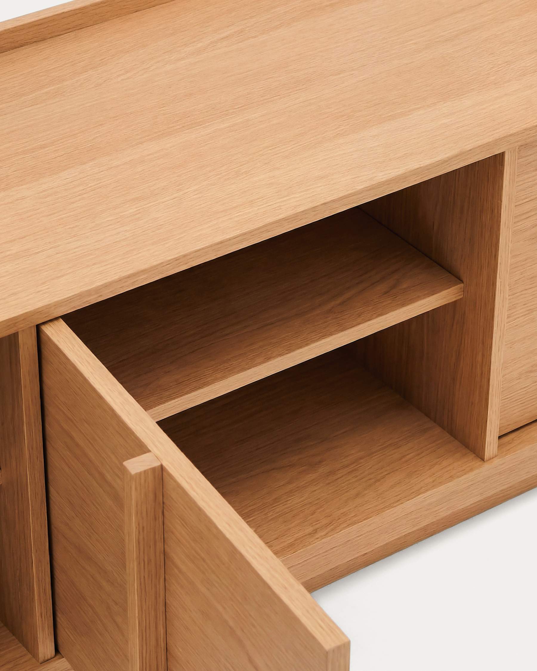 Onix TV stand with an oak veneer