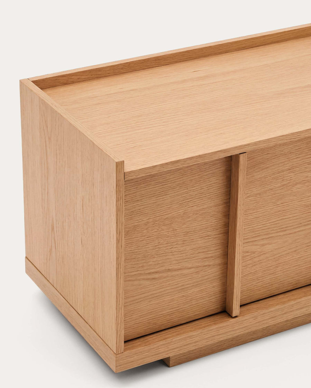 Onix TV stand with an oak veneer