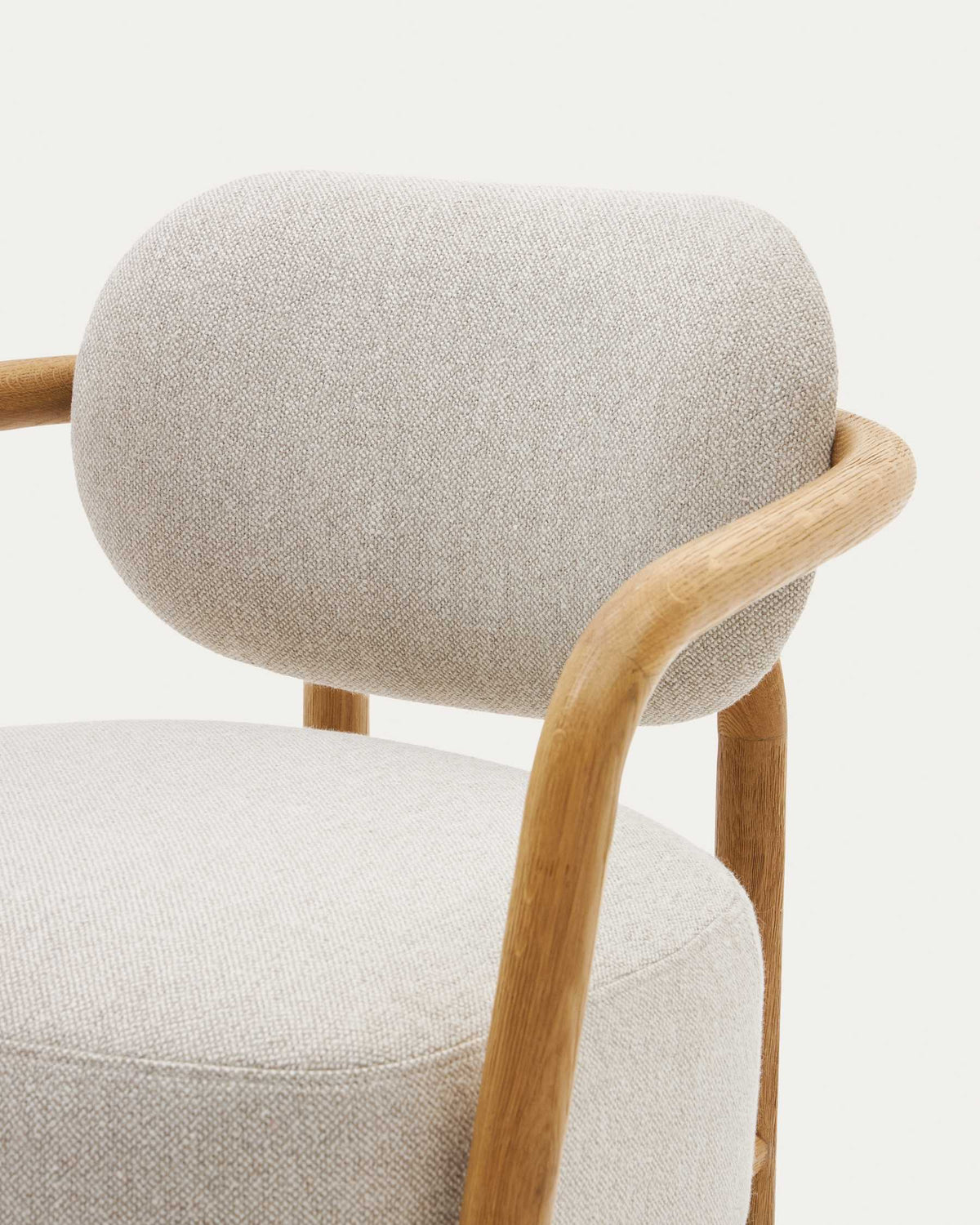 Melqui beige armchair in solid oak wood