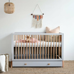 marelia-extendable-cedar-and-rattan-weave-baby-bed-60×120-cm-light-grey.jpg