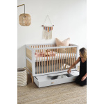 marelia-extendable-cedar-and-rattan-weave-baby-bed-60×120-cm-light-grey.jpg