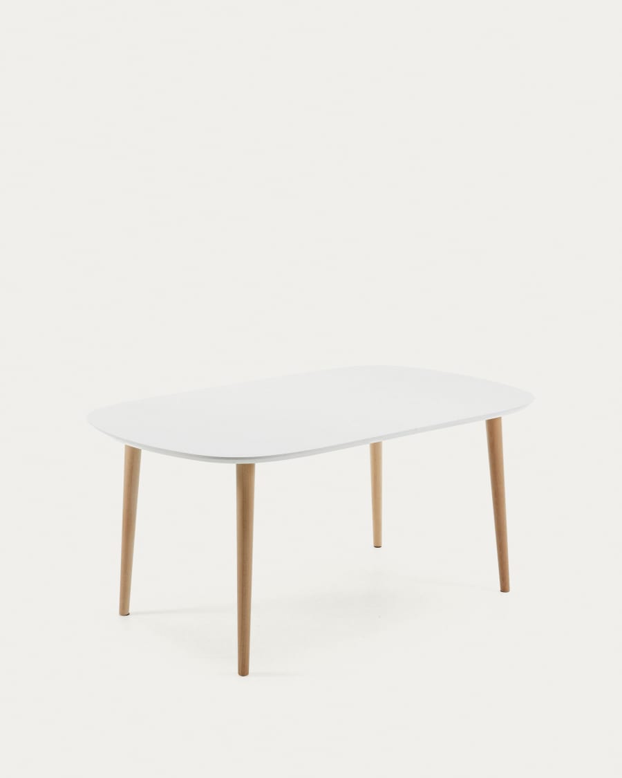 Oqui extendable oval table with an oak veneer and solid wood legs