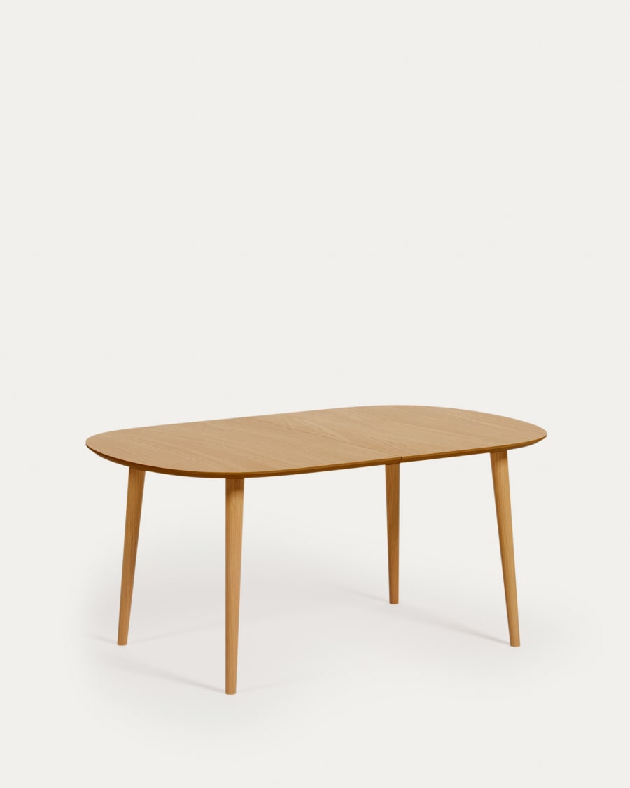 Oqui extendable oak veneer table with solid wood legs